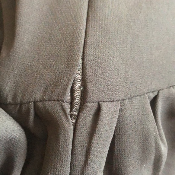 ABERCROMBIE & FITCH zip back sheer sleeve romper in black. Size 2. - Picture 13 of 15